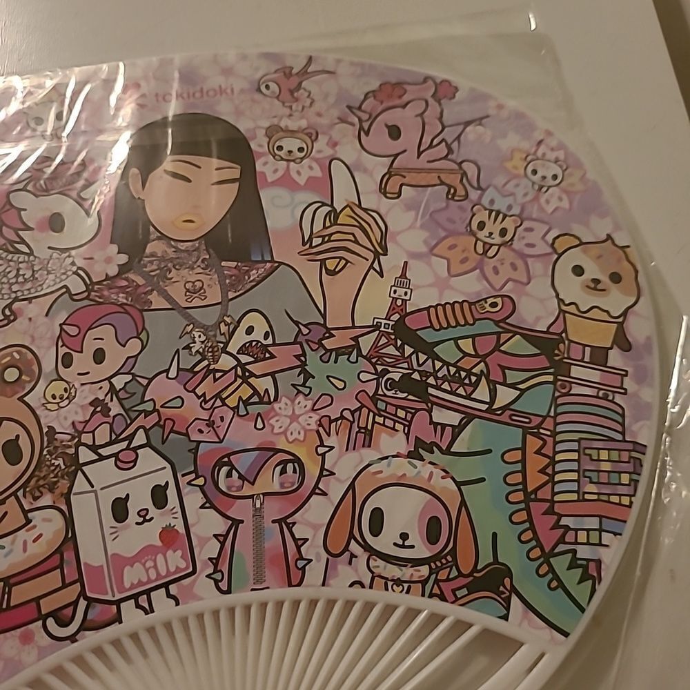 Tokidoki Commi Con 2022 Fan - Picture 7 of 9
